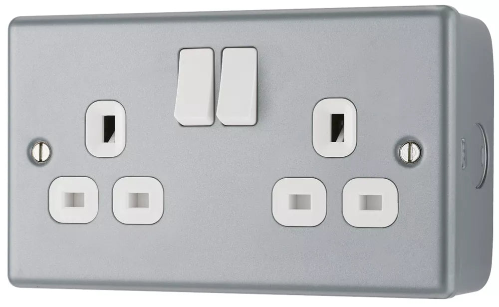 BRITISH GENERAL 13A 2-GANG DP SWITCHED METAL CLAD POWER SOCKET WITH WHITE INSERTS - MonkeyTools