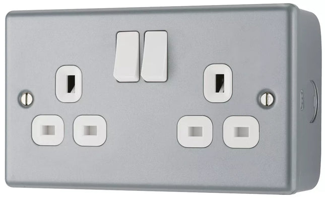 BRITISH GENERAL 13A 2-GANG DP SWITCHED METAL CLAD POWER SOCKET WITH WHITE INSERTS - MonkeyTools