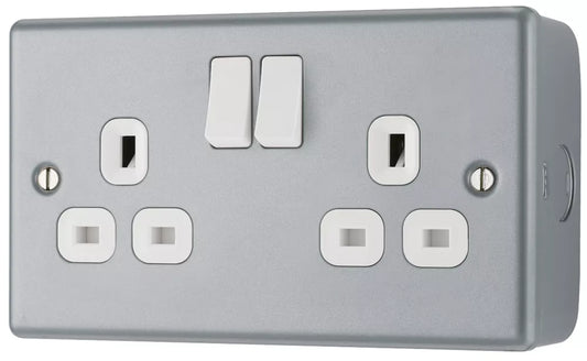 BRITISH GENERAL 13A 2-GANG DP SWITCHED METAL CLAD POWER SOCKET WITH WHITE INSERTS - MonkeyTools