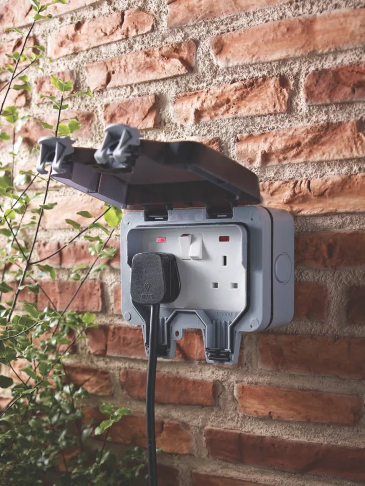 BRITISH GENERAL IP66 13A 1-GANG DP WEATHERPROOF OUTDOOR SWITCHED SOCKET - MonkeyTools