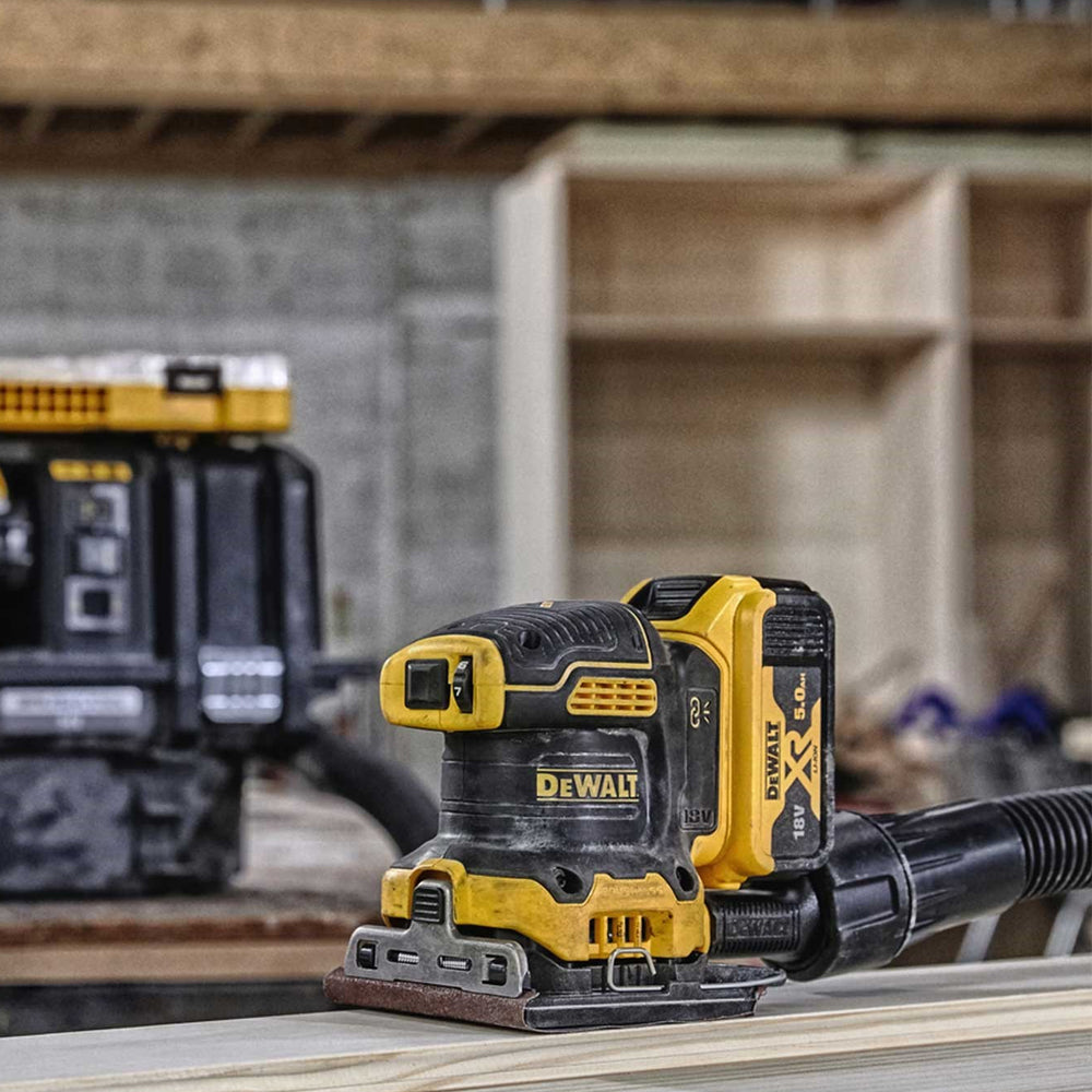 Dewalt DCW200N 18V XR Brushless 115mm Palm Sander Body Only - MonkeyTools