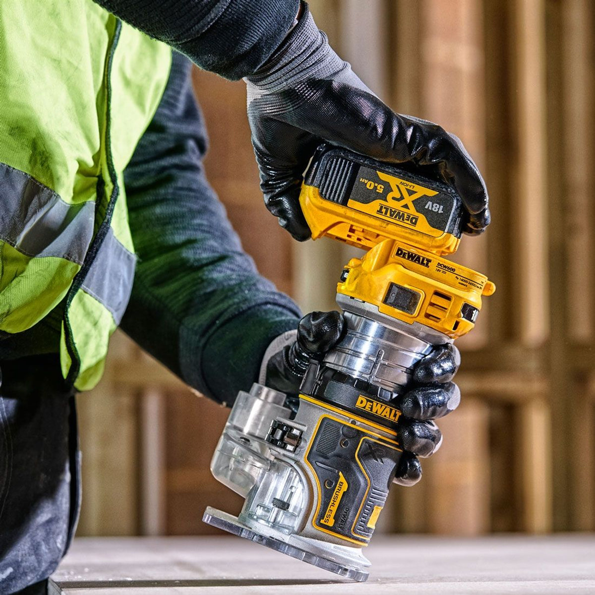 Dewalt DCW604NT 18V XR Brushless 1/4" Router Trimmer with 1 x 4.0Ah Battery - MonkeyTools