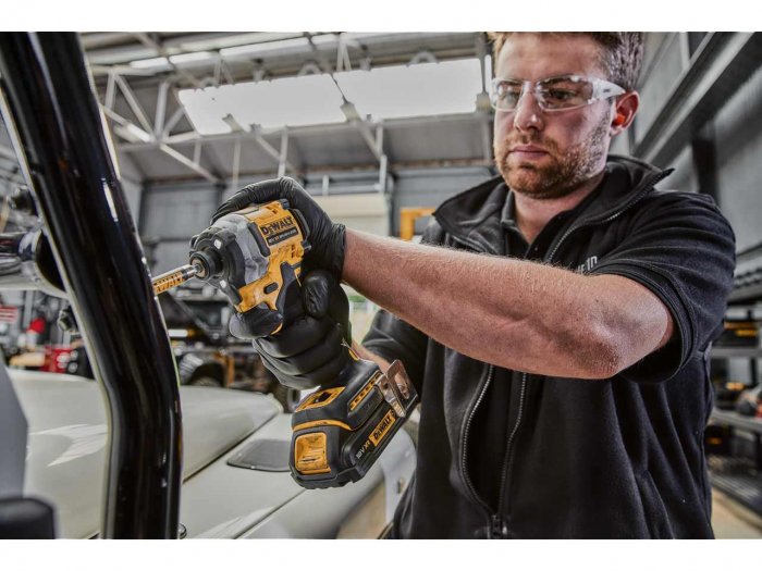 DeWalt DCK2052H1E1T-GB XR 2 Piece Kit with 1x 5.0Ah & 1x 1.7Ah Batteries 18V - MonkeyTools