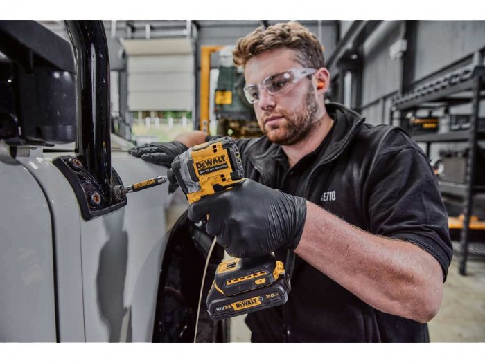 DeWalt DCK2052H1E1T-GB XR 2 Piece Kit with 1x 5.0Ah & 1x 1.7Ah Batteries 18V - MonkeyTools