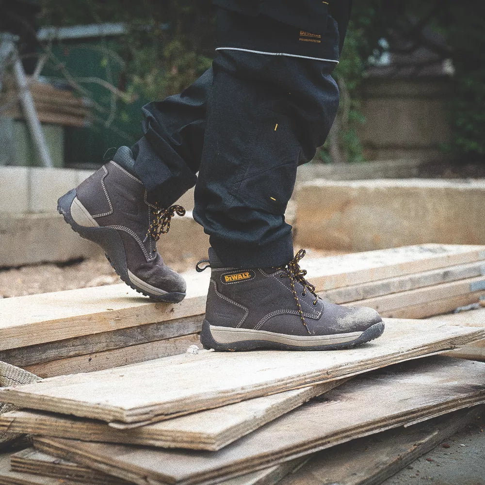 DEWALT BOLSTER SAFETY BOOTS BROWN SIZE 10 - MonkeyTools