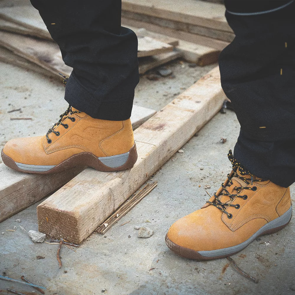DEWALT BOLSTER SAFETY BOOTS HONEY SIZE 10 - MonkeyTools