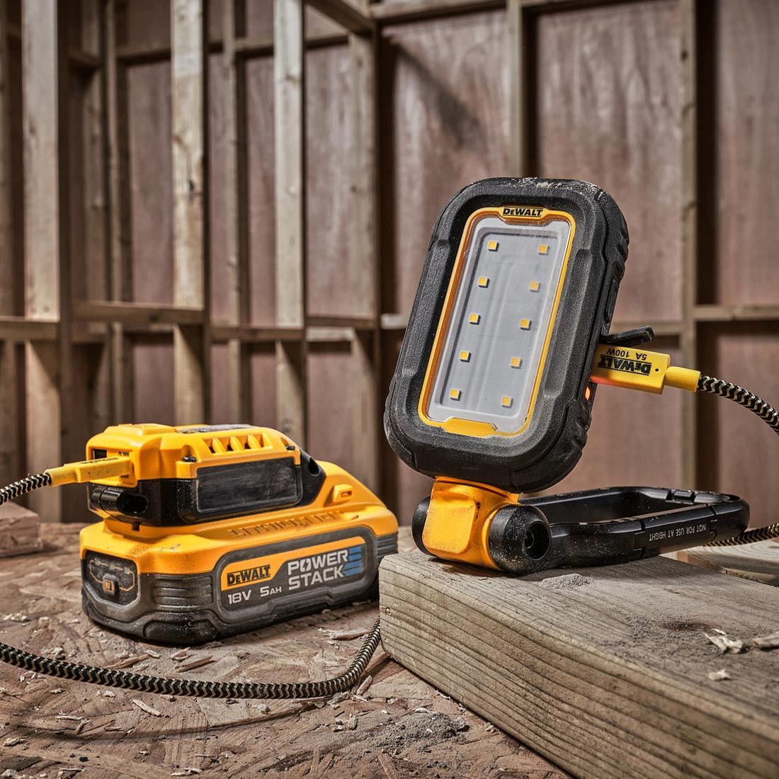 DEWALT DCL182-XJ RECHARGEABLE USB-C TASK LIGHT - MonkeyTools