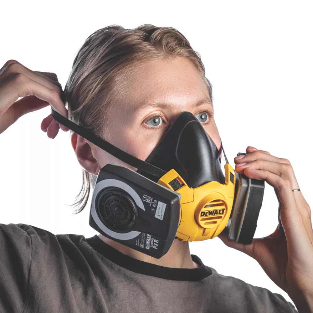 DEWALT MEDIUM HALF MASK RESPIRATOR WITH FILTERS P3 - MonkeyTools
