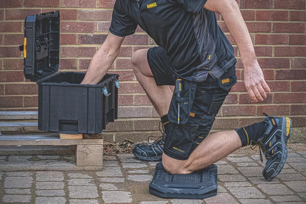 DEWALT MULTI-USE KNEE PROTECTION NON-SAFETY KNEELING MAT BLACK - MonkeyTools