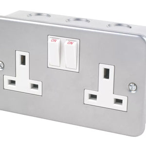 13A 2-GANG SP SWITCHED METAL CLAD SOCKET WITH WHITE INSERTS - MonkeyTools