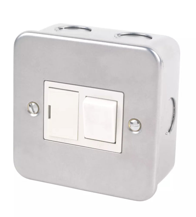 13A SWITCHED METAL CLAD FUSED SPUR & FLEX OUTLET WITH WHITE INSERTS - MonkeyTools
