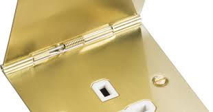 KNIGHTSBRIDGE FPR7UBBW 13A 1-GANG UNSWITCHED FLOOR SOCKET BRUSHED BRASS WITH WHITE INSERTS - MonkeyTools