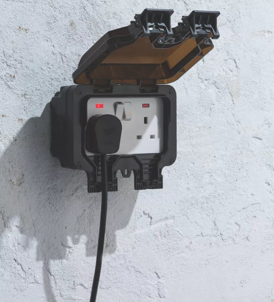 KNIGHTSBRIDGE IP66 13A 2-GANG DP WEATHERPROOF OUTDOOR SWITCHED SOCKET - MonkeyTools
