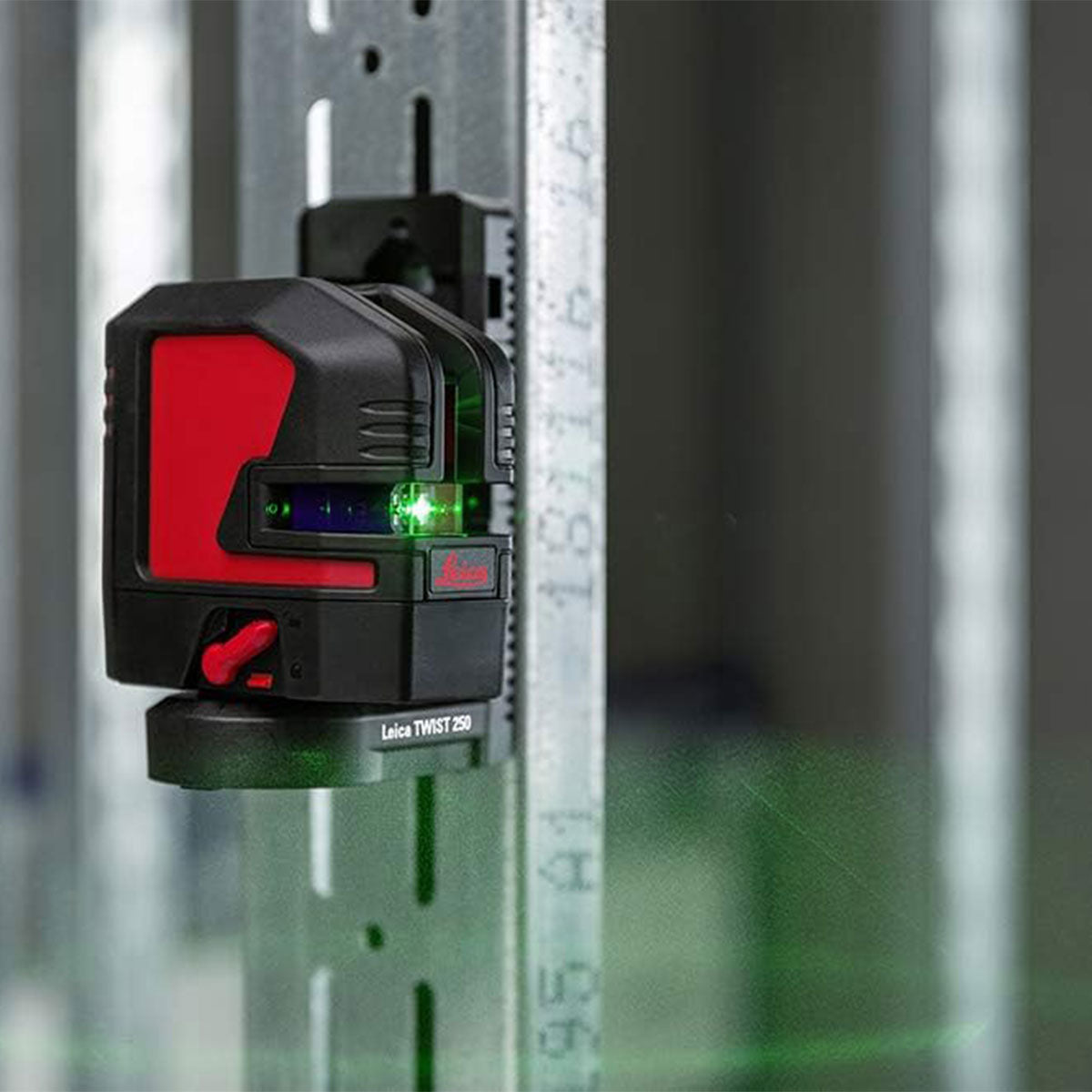 Leica L2GS 35m Self Levelling Green Cross Line Laser - MonkeyTools