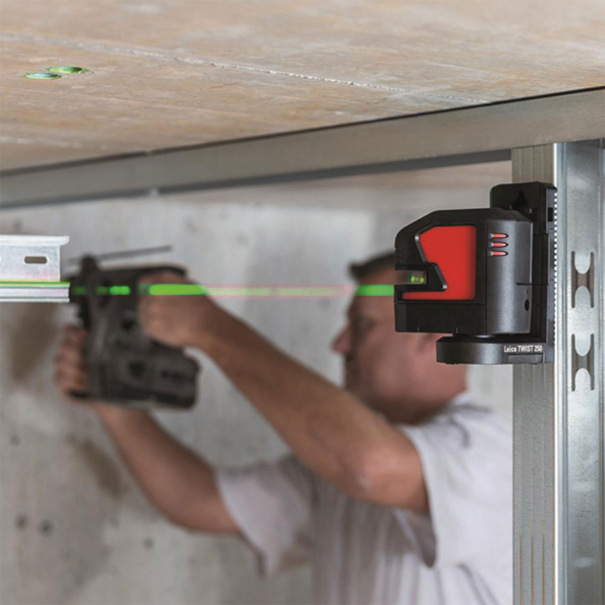 Leica L2GS 35m Self Levelling Green Cross Line Laser - MonkeyTools