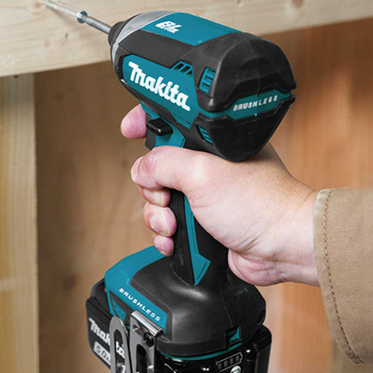 Makita MT5853TJ 18V Twin Pack 2 x 5Ah Batteries Charger & 100 Piece Drill Set - MonkeyTools