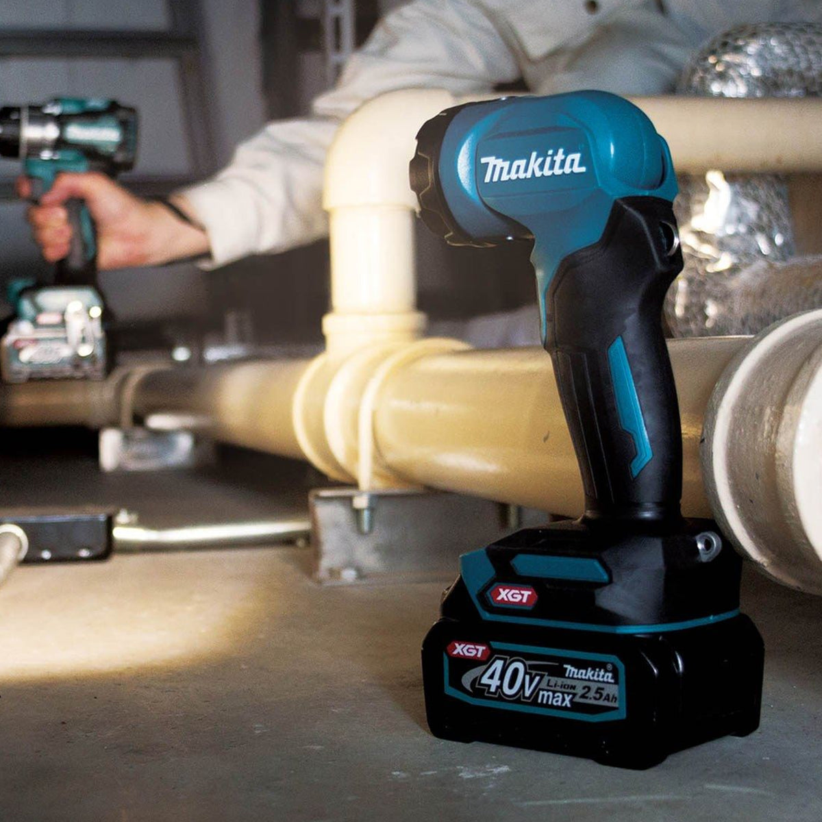 Makita ML001G 40V LED Flashlight Torch With 1 x 2.5Ah Battery & Charger - MonkeyTools