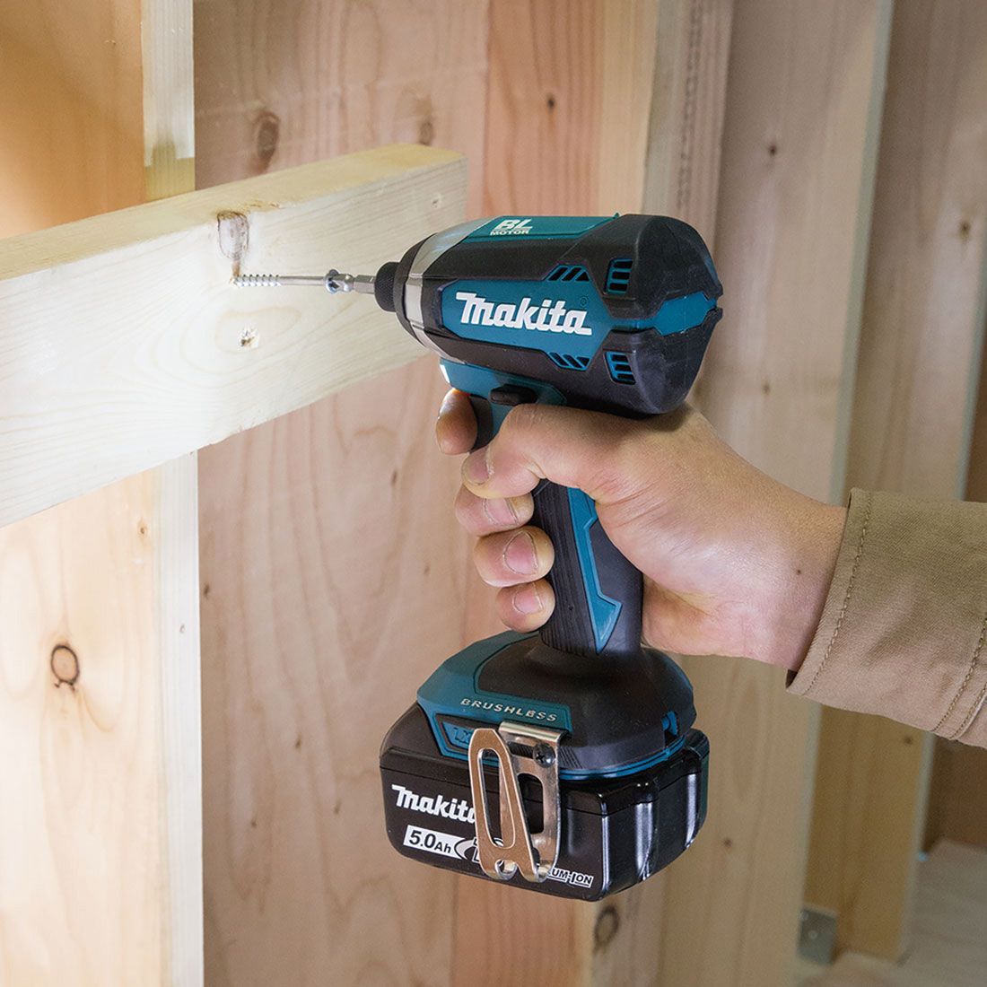 Makita 18V Brushless Twin Pack Combi Drill & Impact Driver With 2 x 4.0Ah Battery & 100 Piece Drill Set MTKIT-16184 - MonkeyTools