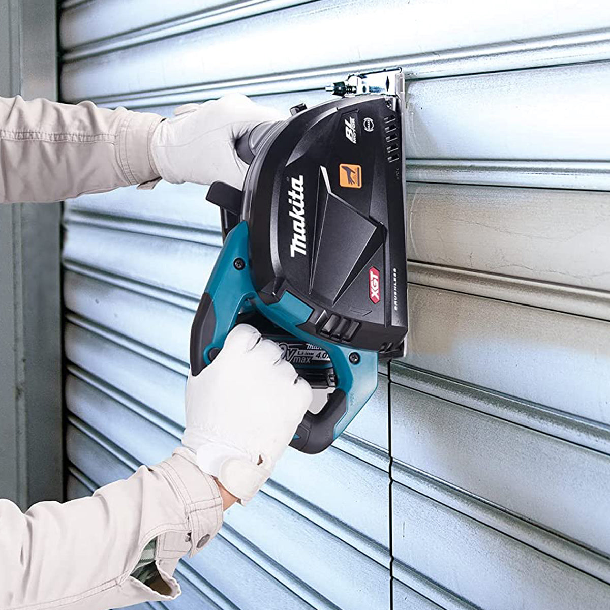 Makita CS002GD201 40V XGT Brushless 185mm Metal Cutter With 2 x 2.5Ah Battery Charger & Type 4 Case - MonkeyTools
