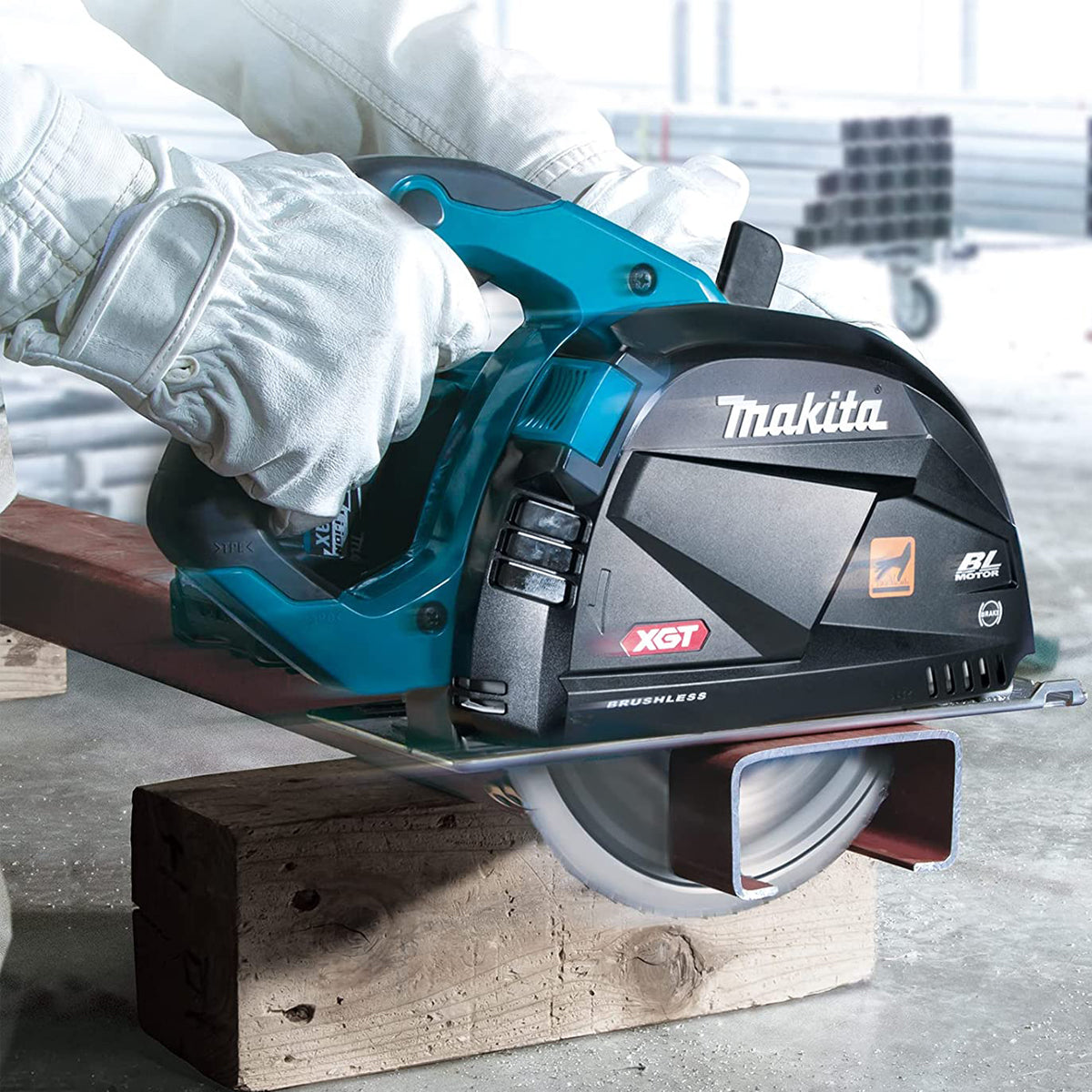 Makita CS002GD201 40V XGT Brushless 185mm Metal Cutter With 2 x 2.5Ah Battery Charger & Type 4 Case - MonkeyTools