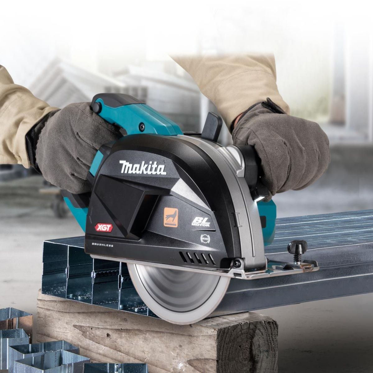 Makita CS002GZ01 40V Max XGT 185mm Brushless Metal Cutter Saw With Type 4 Case - MonkeyTools