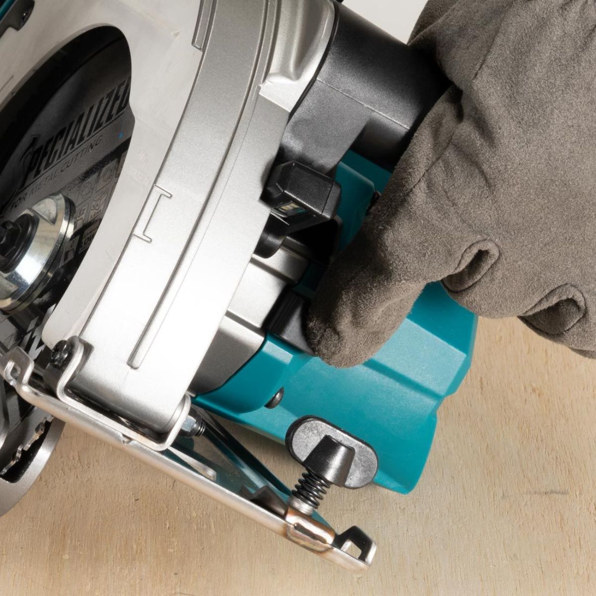 Makita CS002GZ01 40V Max XGT 185mm Brushless Metal Cutter Saw With Type 4 Case - MonkeyTools