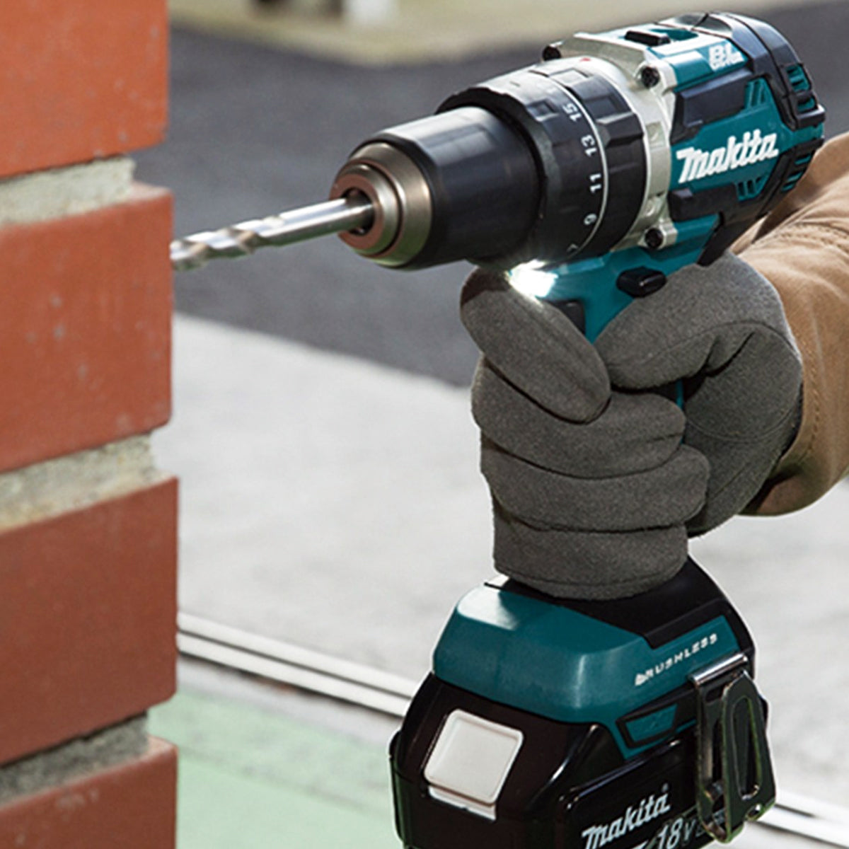 Makita DLX2180TJ 18V Brushless Twin Kit With 2 x 5.0Ah Batteries, Charger & 100 Piece Drill Set - MonkeyTools