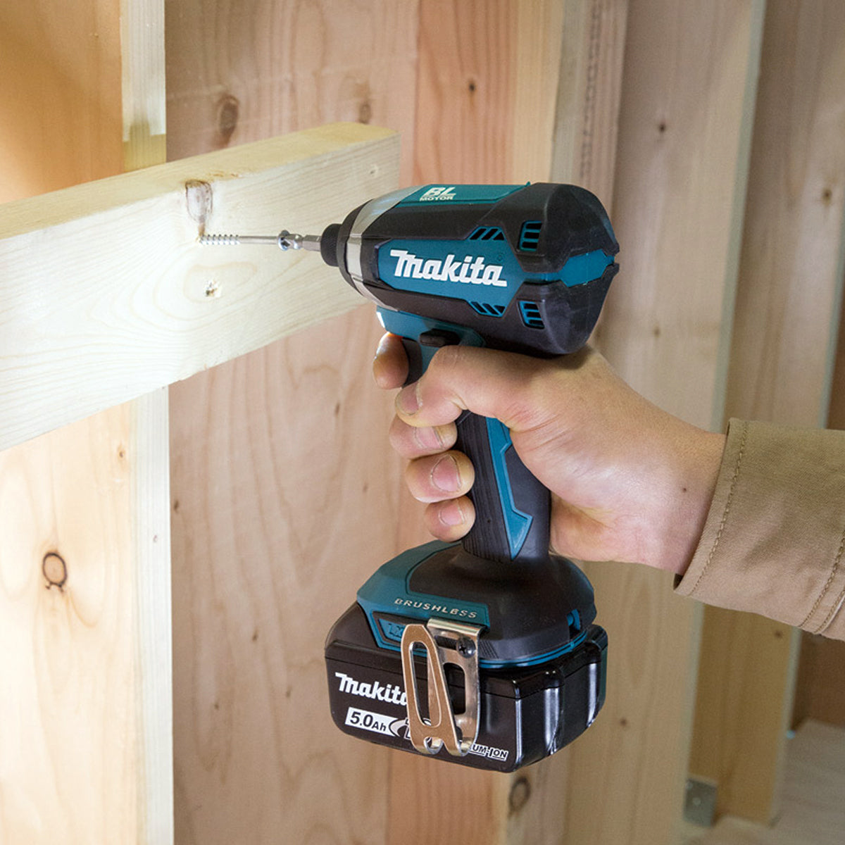 Makita DLX2180TJ 18V Brushless Twin Kit With 2 x 5.0Ah Batteries, Charger & 100 Piece Drill Set - MonkeyTools