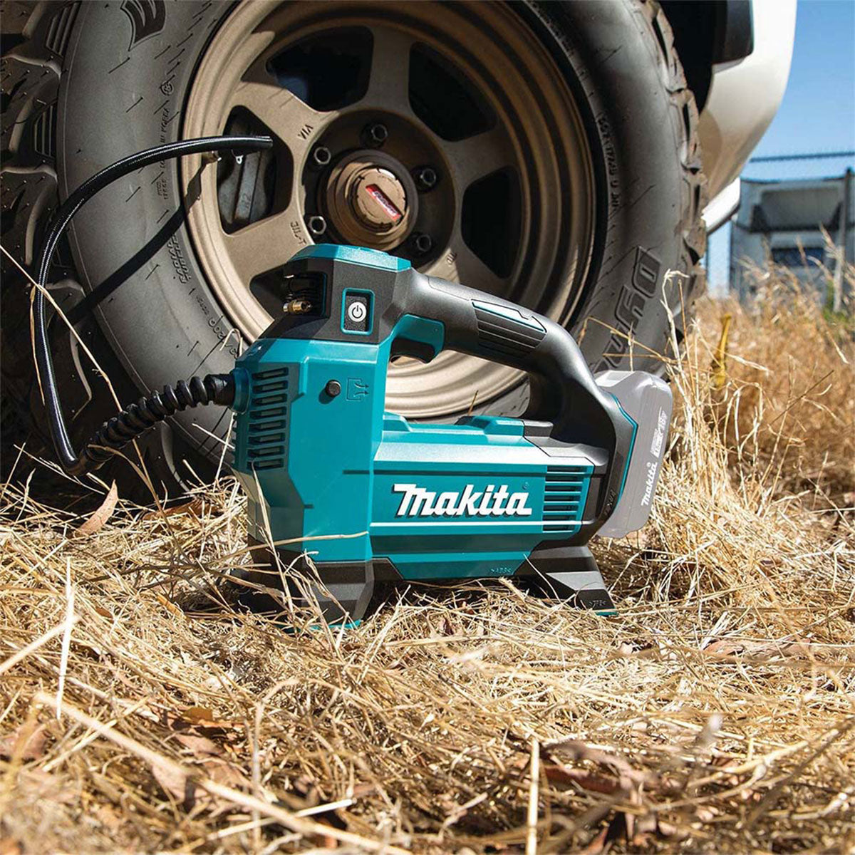 Makita DMP181Z 18V Inflator Pump with 1 x 5.0Ah Battery & Charger - MonkeyTools