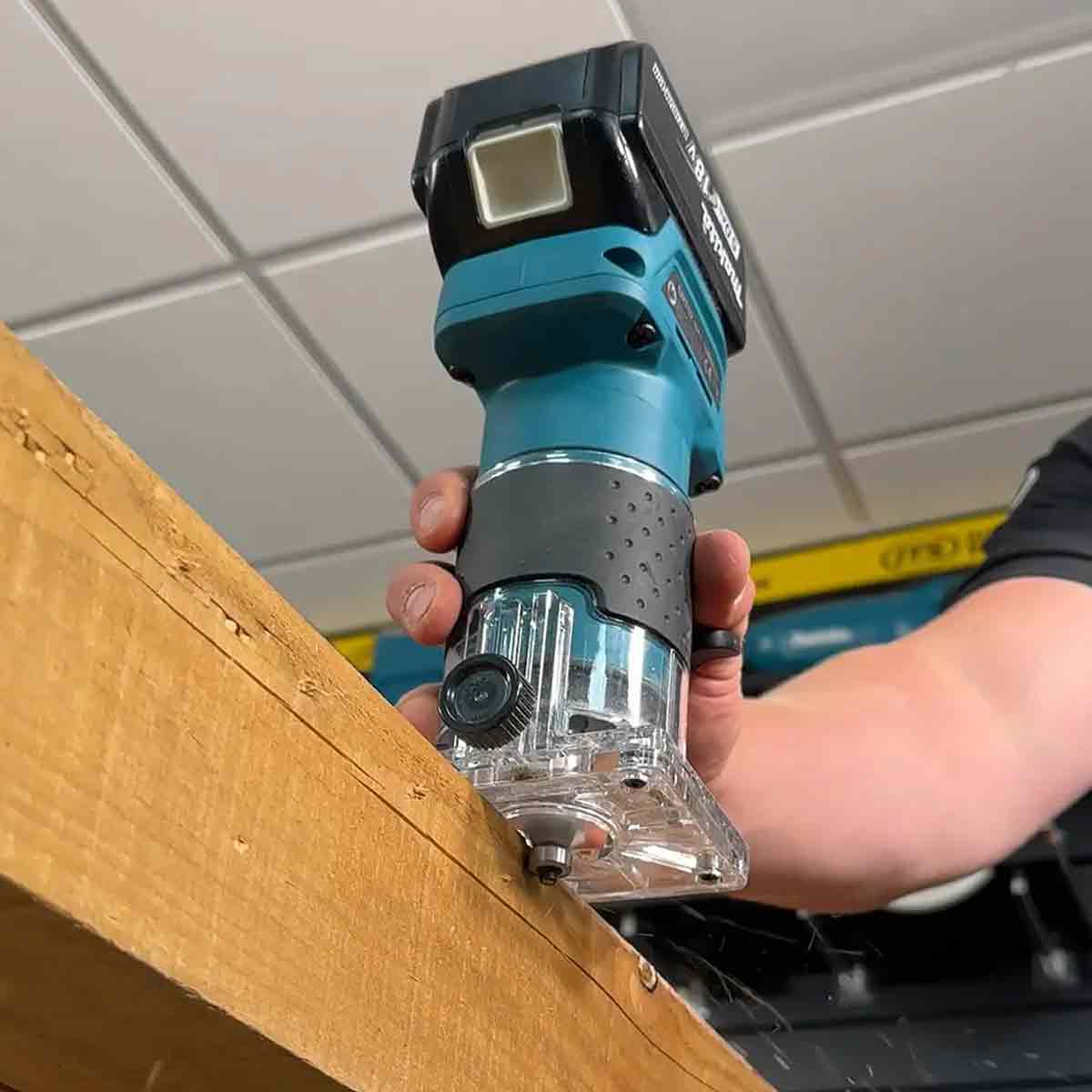 Makita DRT52Z 18V LXT Brushless Router Trimmer with 1 x 5.0Ah Battery & Charger - MonkeyTools