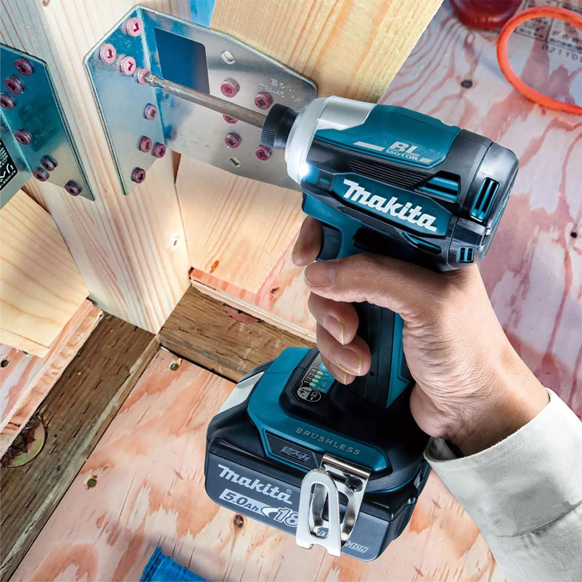 Makita DTD172Z 18V Brushless Impact Driver with 1 x 5.0Ah Battery Charger & Bag - MonkeyTools