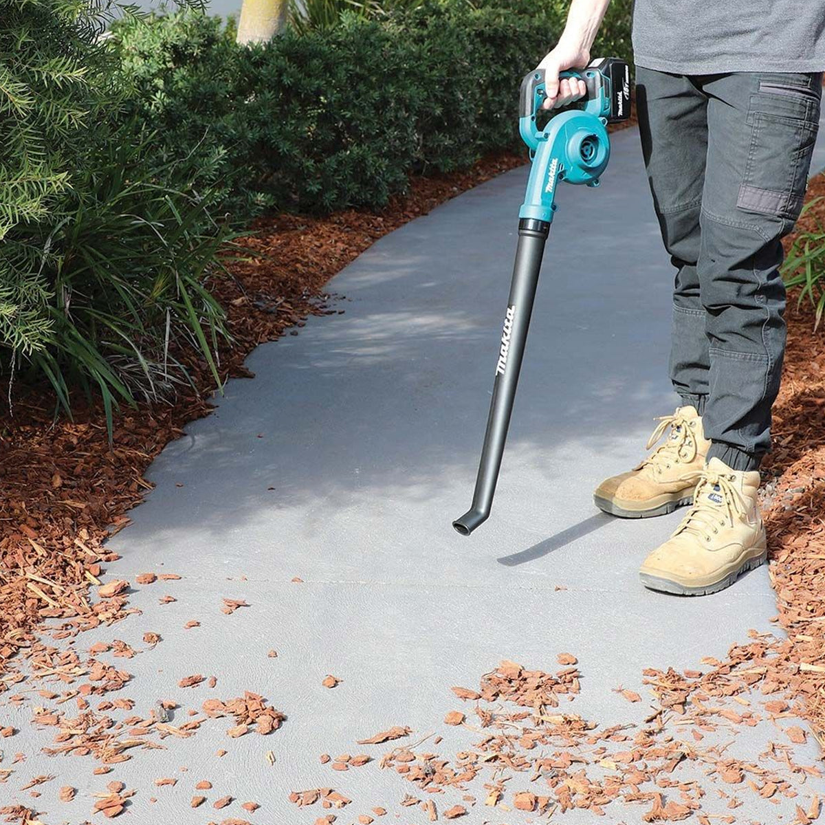 Makita DUB186RT 18V Cordless Leaf Blower with 1 x 5.0Ah Battery & Charger - MonkeyTools
