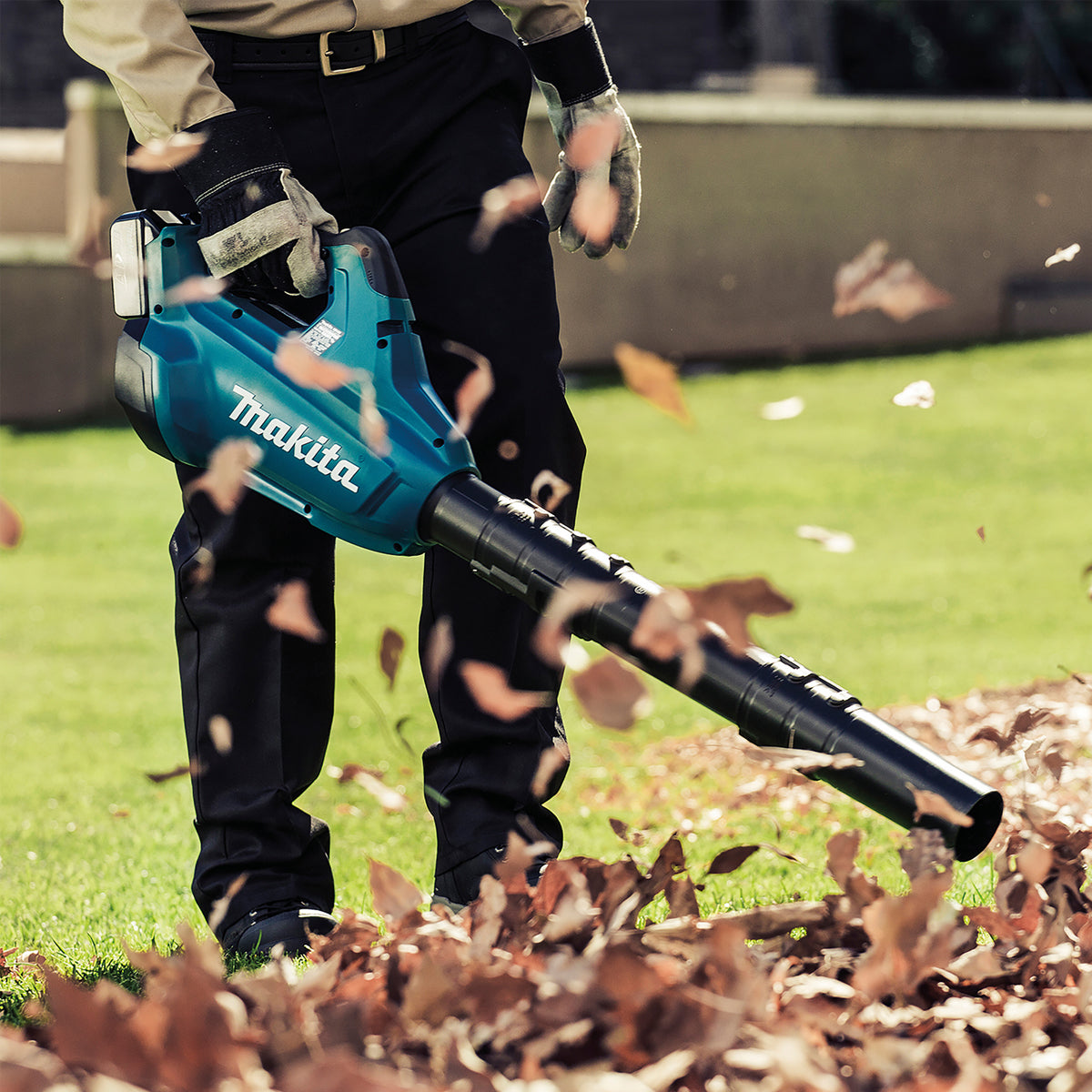 Makita DUB362PG2 36V Brushless Leaf Blower with 2 x 6.0Ah Batteries & Charger - MonkeyTools