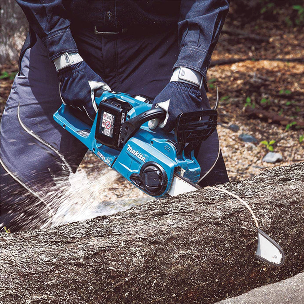 Makita DUC353Z 36V Brushless Chainsaw with 2 x 6.0Ah Battery & Charger - MonkeyTools