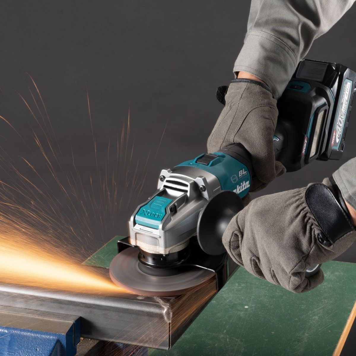 Makita GA040GZ01 40v XGT Max 115mm Brushless Angle Grinder Body Only With Carry Case - MonkeyTools
