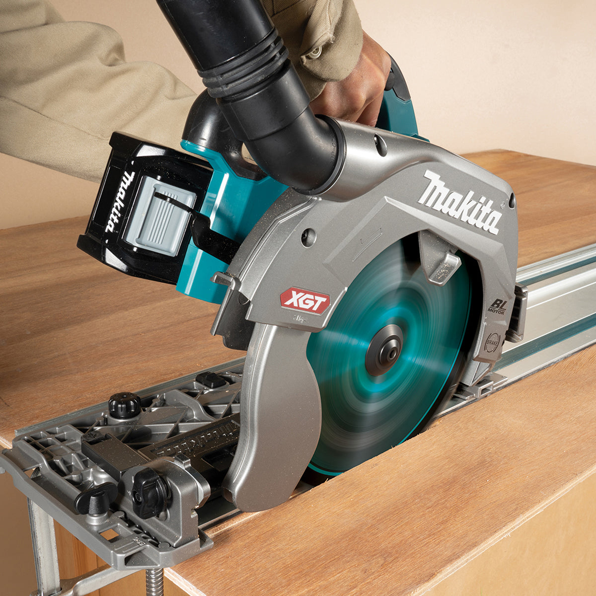 Makita HS009GT201 40V XGT Brushless 235mm Circular Saw with 2 x 5.0Ah Battery & Charger - MonkeyTools