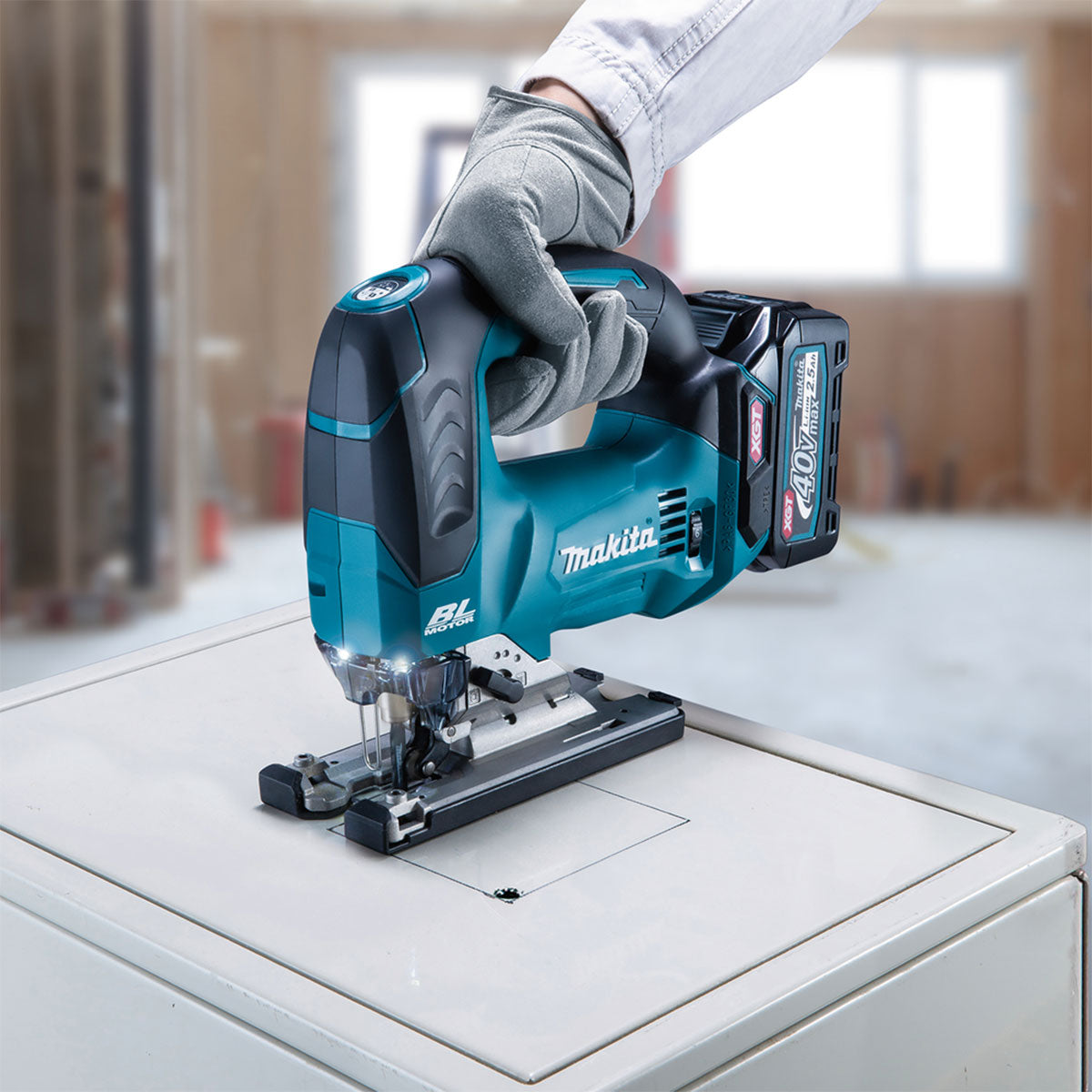 Makita JV002GZ01 40V Brushless Jigsaw with 1 x 2.5Ah Battery & Charger - MonkeyTools
