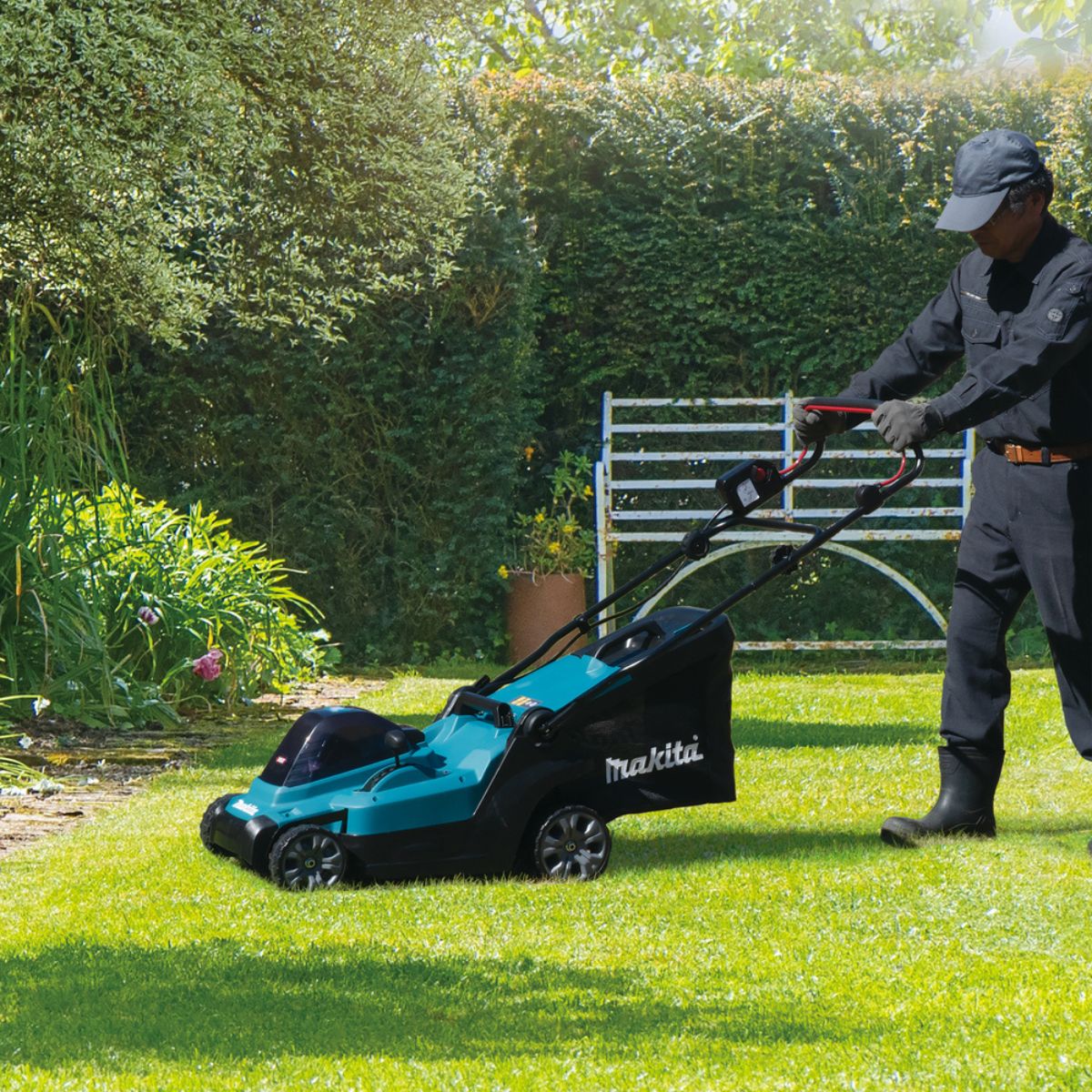 Makita LM003GZ 40Vmax XGT Brushless 380mm (15”) Lawn mower Body Only - MonkeyTools