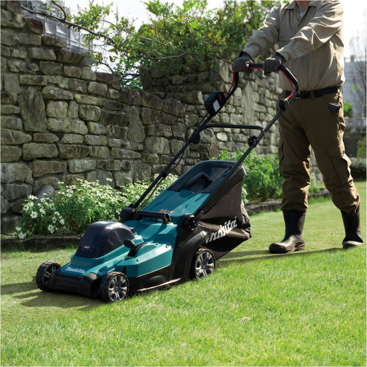 Makita LM004GM103 40Vmax XGT Brushless 430mm (17") Lawn Mower With 1 x 4.0Ah Battery & Charger - MonkeyTools