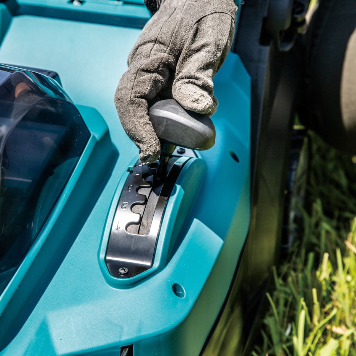 Makita LM004GM103 40Vmax XGT Brushless 430mm (17") Lawn Mower With 1 x 4.0Ah Battery & Charger - MonkeyTools