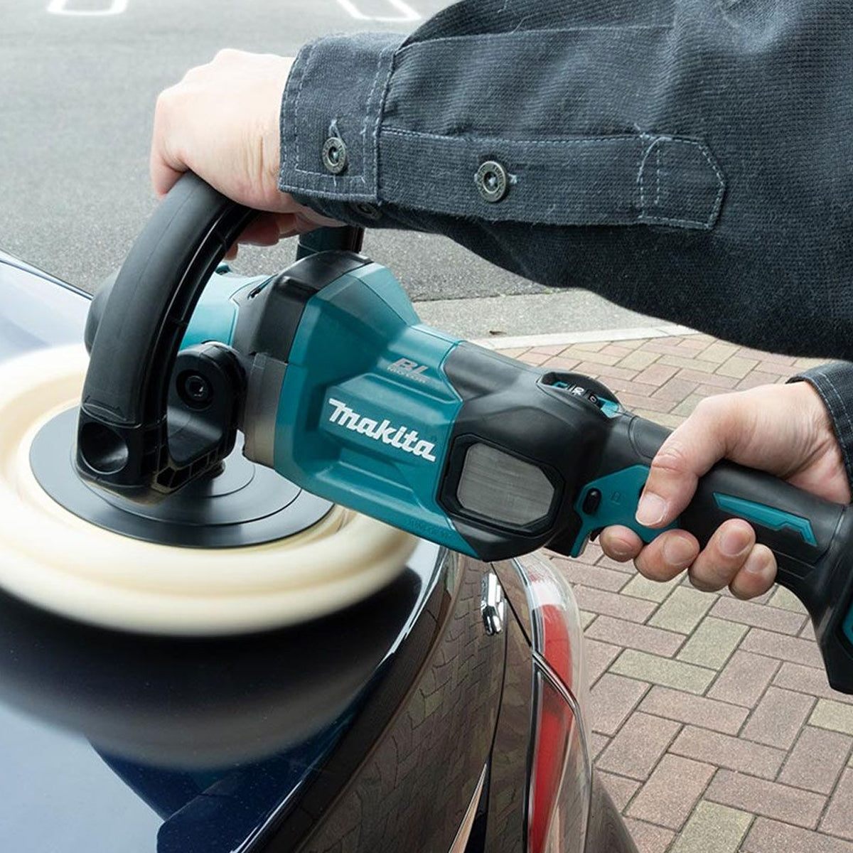 Makita PV001GD201 40Vmax XGT Brushless 180mm Polisher With 2 x 2.5Ah Batteries Charger & Tool Bag - MonkeyTools