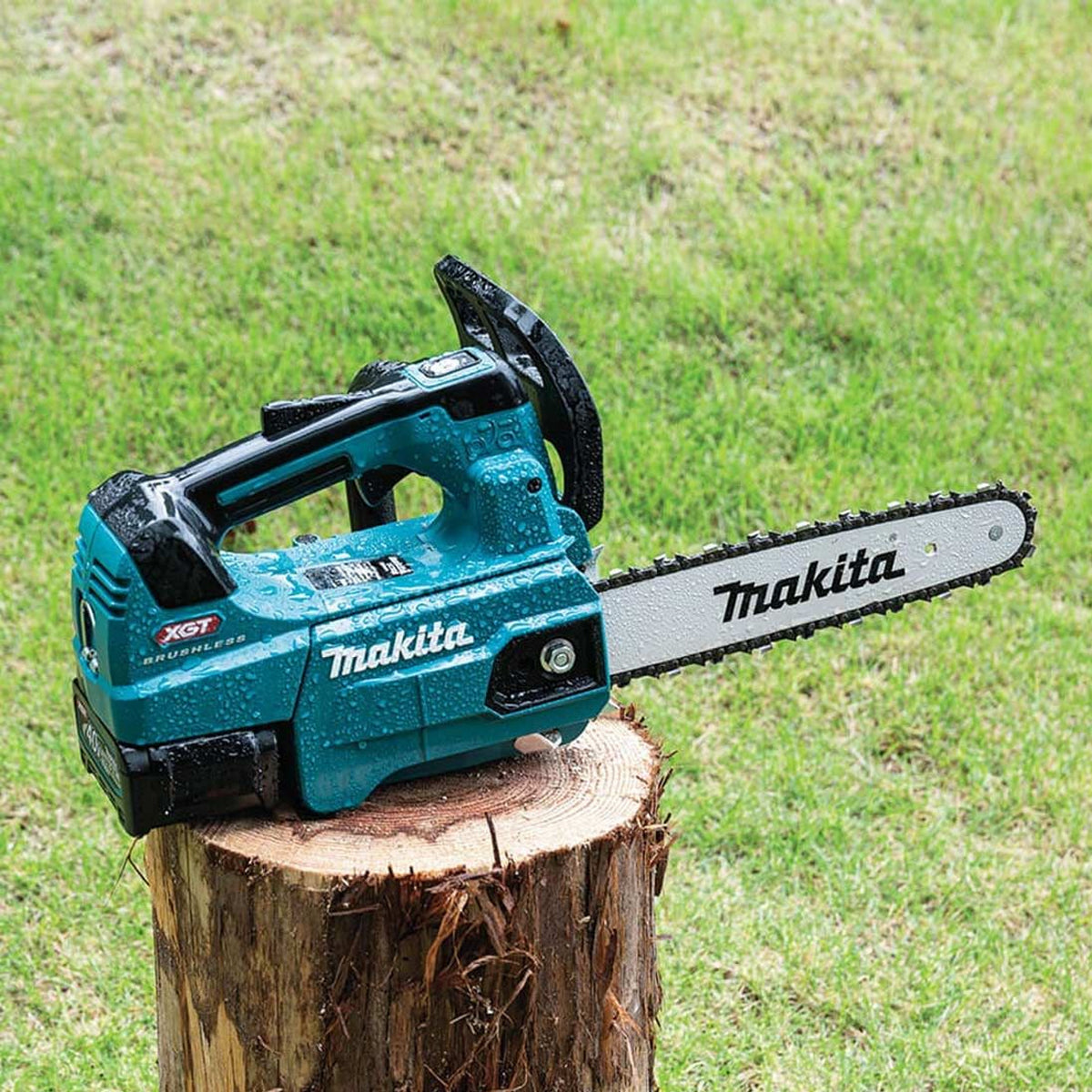Makita UC003GD202 40V Max XGT 300mm/12" Brushless Chainsaw With 2 x 2.5Ah Batteries & Charger - MonkeyTools