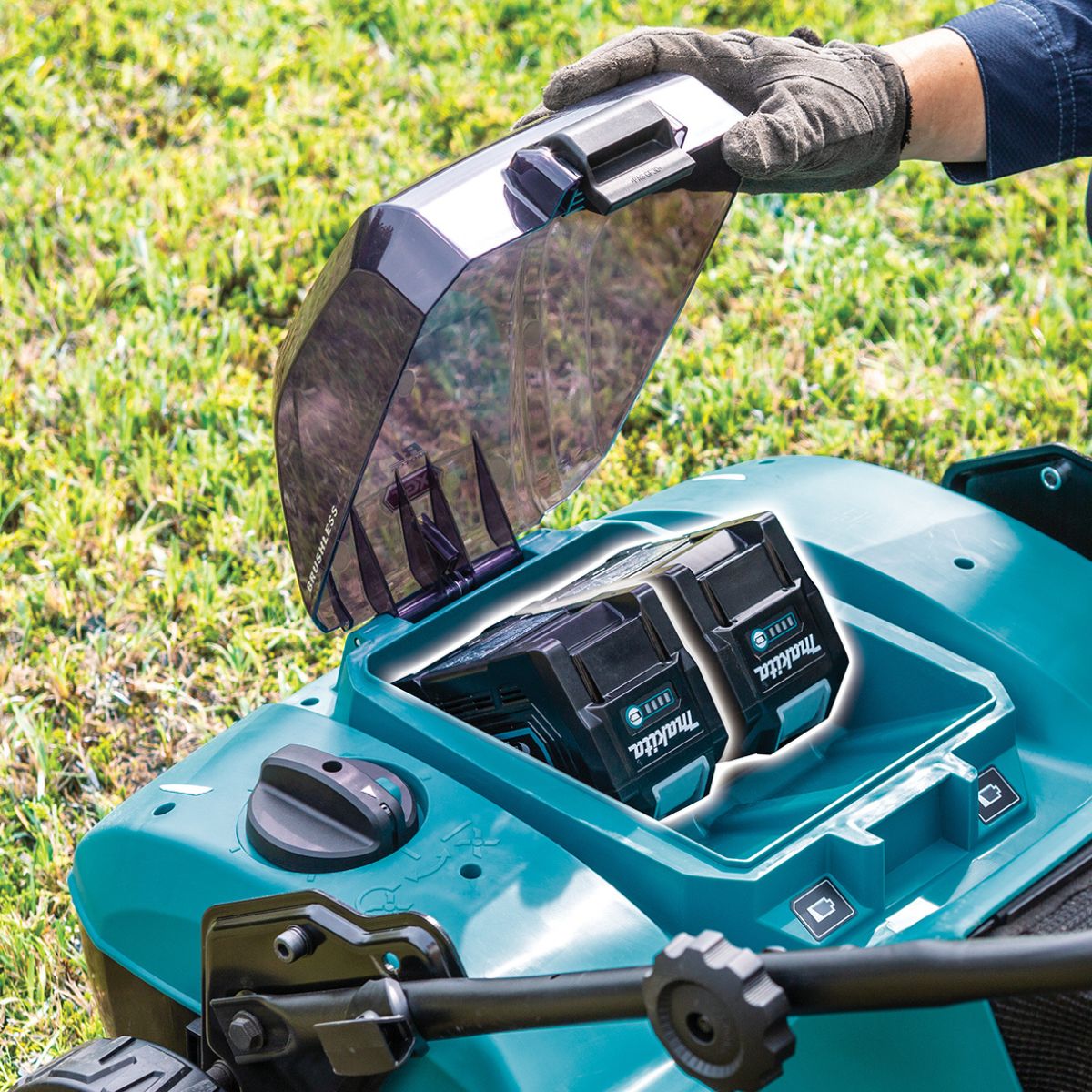 Makita UV001GM201 380mm 40V Max Brushless Lawn Scarifier With 2 x 4.0Ah Batteries & Charger - MonkeyTools