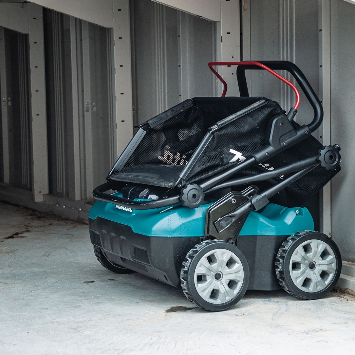 Makita UV001GZ 380mm 40V Max Brushless Lawn Scarifier Body Only - MonkeyTools