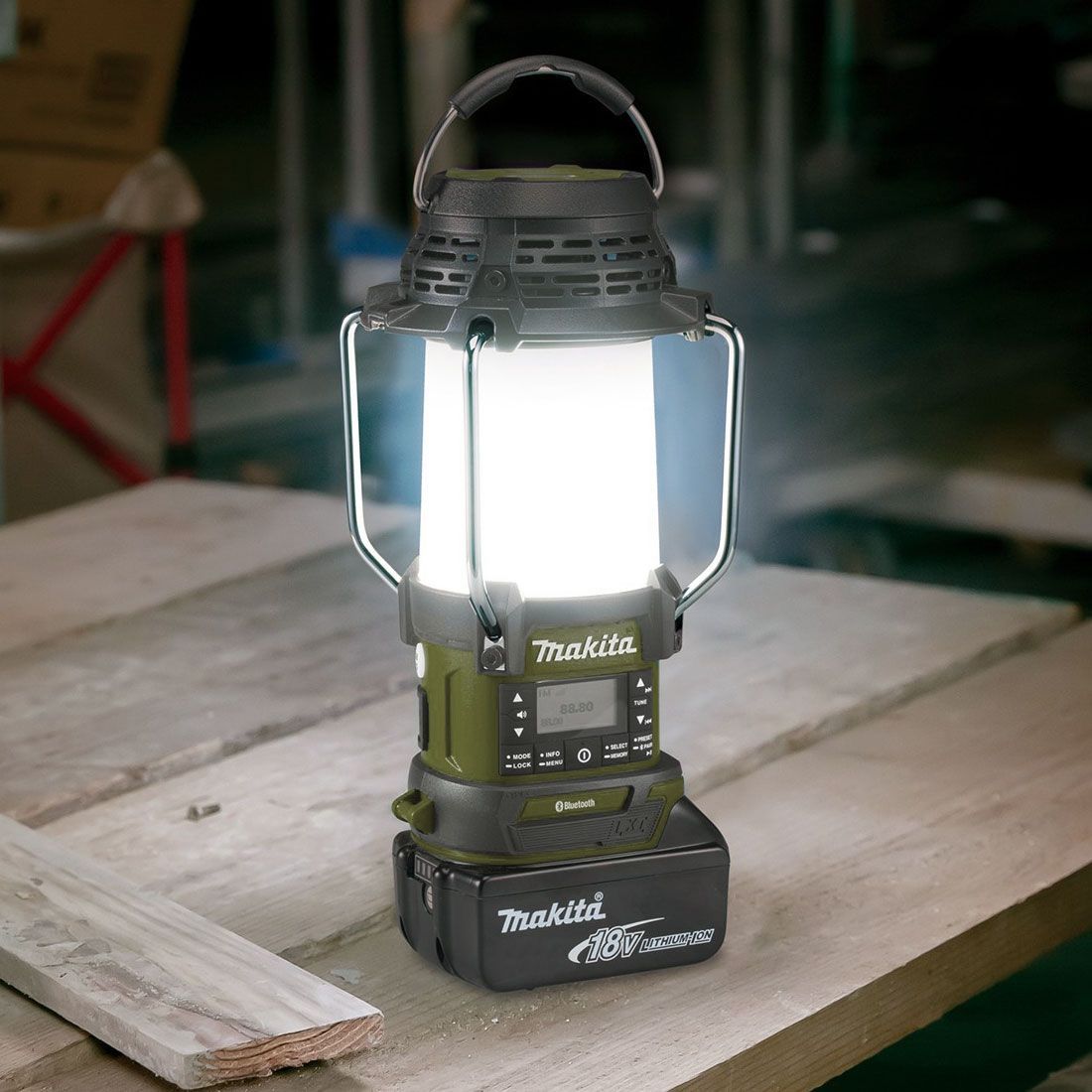 MAKITA DMR056O 14.4V/18V LXT BLUETOOTH DAB/DAB+ CORDLESS RADIO LANTERN LIGHT BODY ONLY OLIVE GREEN - MonkeyTools