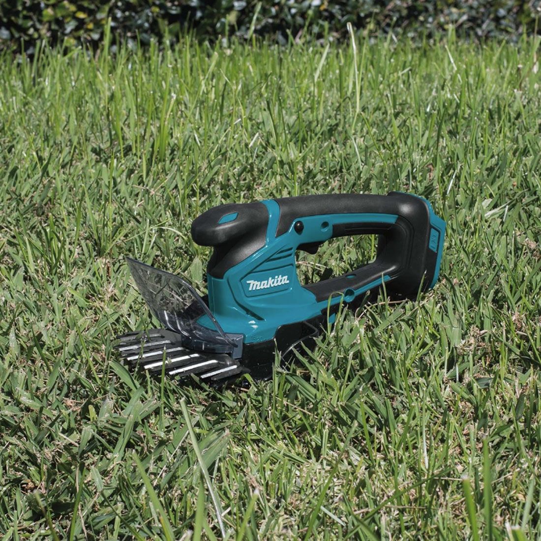 MAKITA DUM604ZX 18V LXT CORDLESS GRASS SHEARS BODY ONLY WITH HEDGE TRIMMER BLADE - MonkeyTools