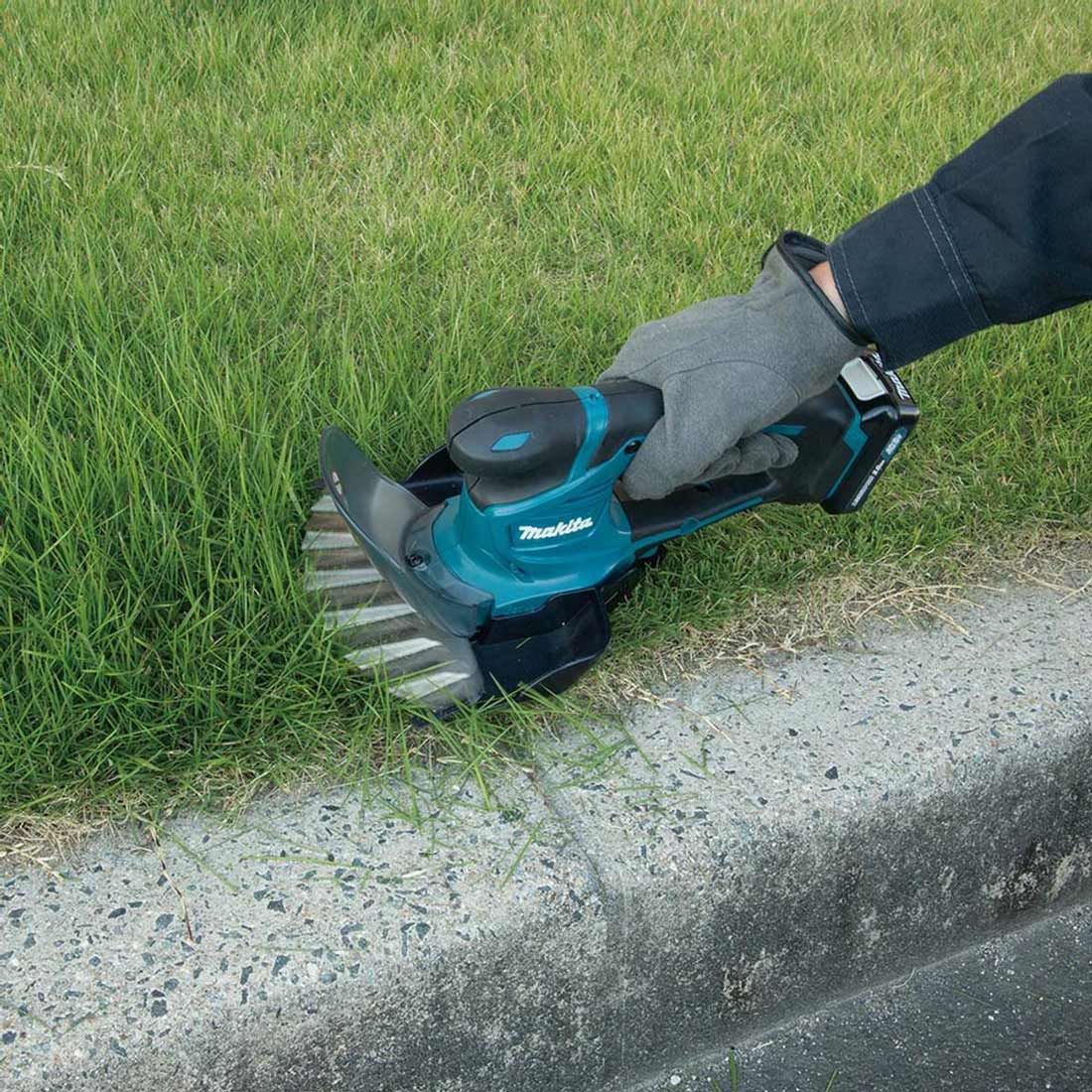 MAKITA UM600DZX 12V CXT CORDLESS GRASS SHEAR BODY ONLY WITH HEDGE TRIMMING BLADE - MonkeyTools