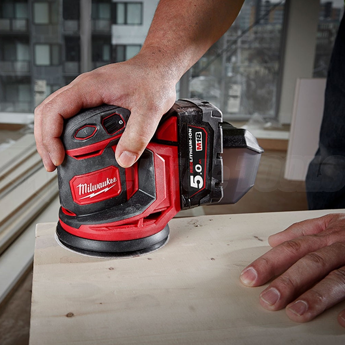Milwaukee M18BOS125-0 18V 125mm Random Orbital Sander with 1 x 5.0Ah Battery & Fast Charger - MonkeyTools