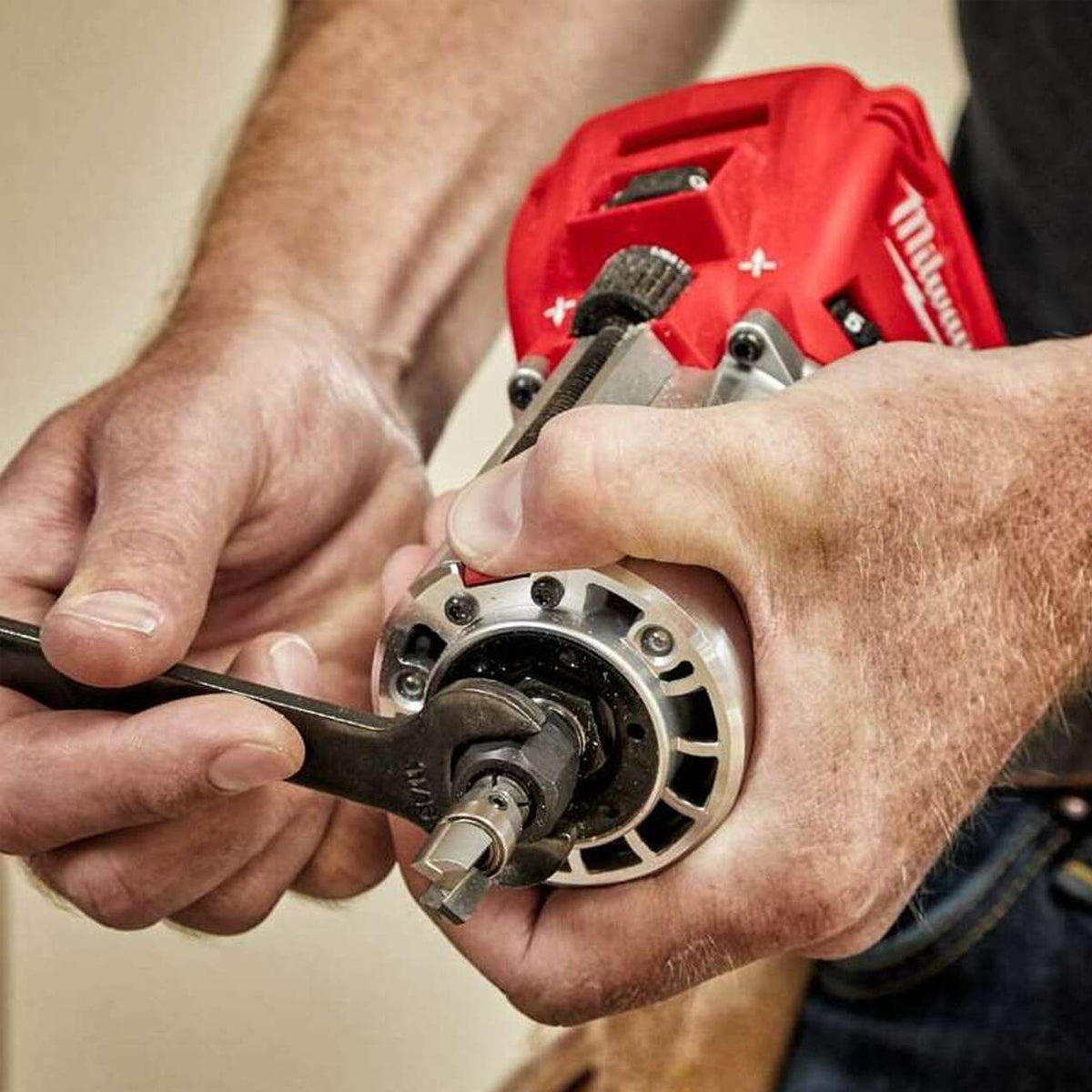 Milwaukee M18FTR-0X M18 18V Brushless FUEL Laminate Trimmer Router Body in Case 4933471604 - MonkeyTools