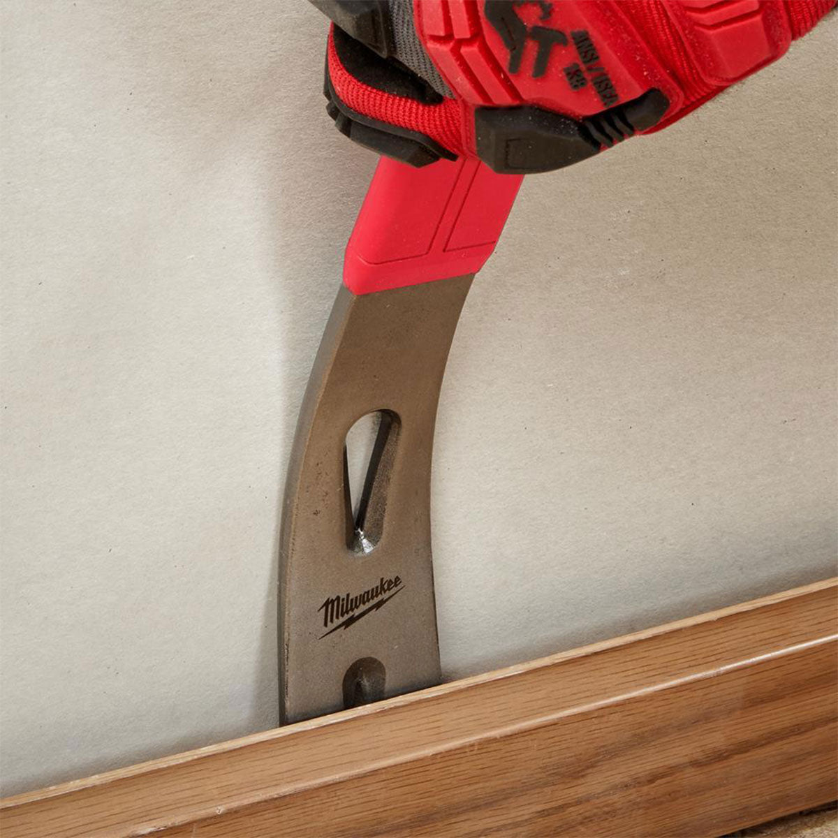Milwaukee 12" Wrecking Bar 4932478253 - MonkeyTools